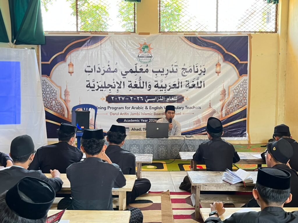 Pelatihan Guru Mufrodat Kelas XI Tingkatkan Kualitas Pembinaan Bahasa Arab dan Bahasa Inggris di Pondok Pesantren Darul Arifin Jambi